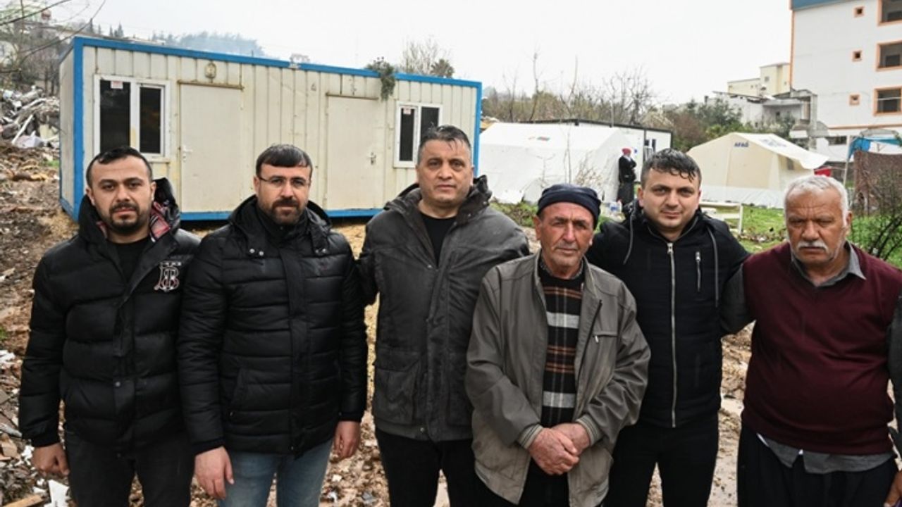 İstanbullu esnaf depremzede 7 aileye konteyner ev aldı