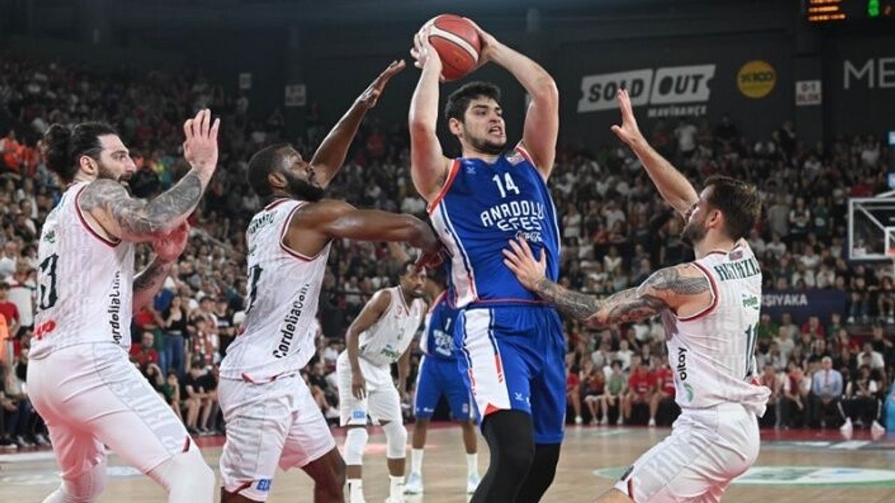 Anadolu Efes, deplasmanda Pınar Karşıyaka ‘yı yendi ve şampiyon oldu
