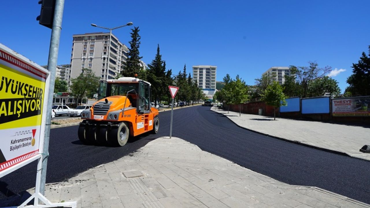 Büyükşehir, caddeleri bir bir yeniliyor