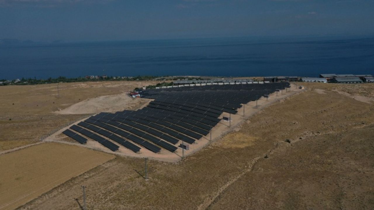 “Enerji Performans Sözleşmesi Modeliyle” hayata geçirilen ilk güneş enerji santrali hizmete açıldı