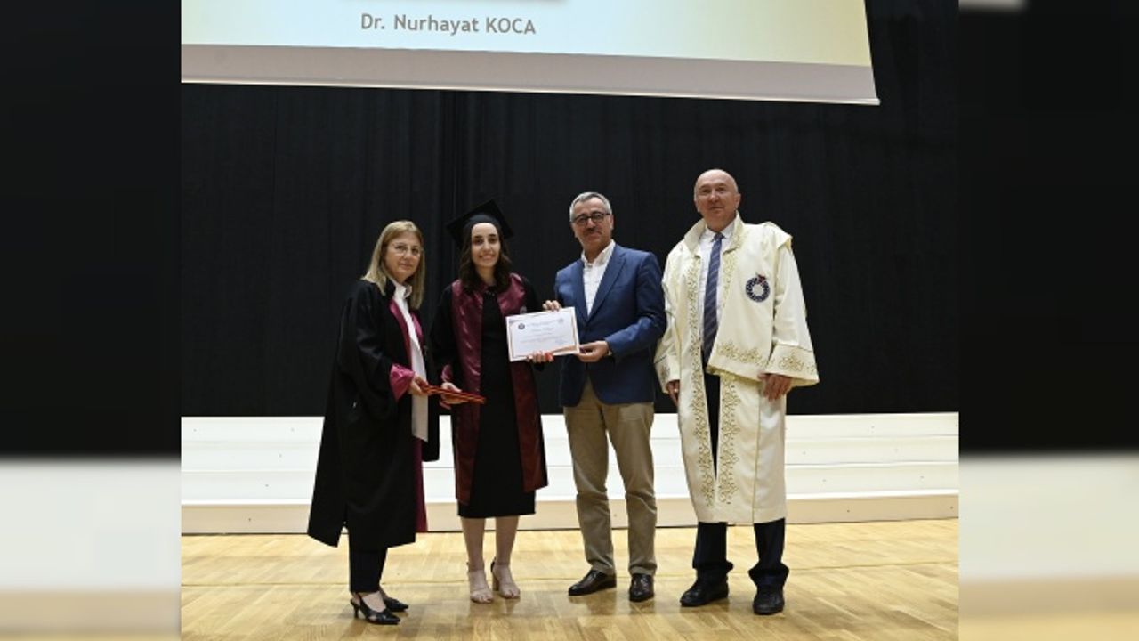 Güngör, tıp öğrencilerinin mezuniyet heyecanına ortak oldu
