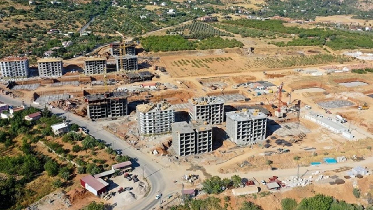 Hedef, afet konutlarını kıştan önce tamamlamak