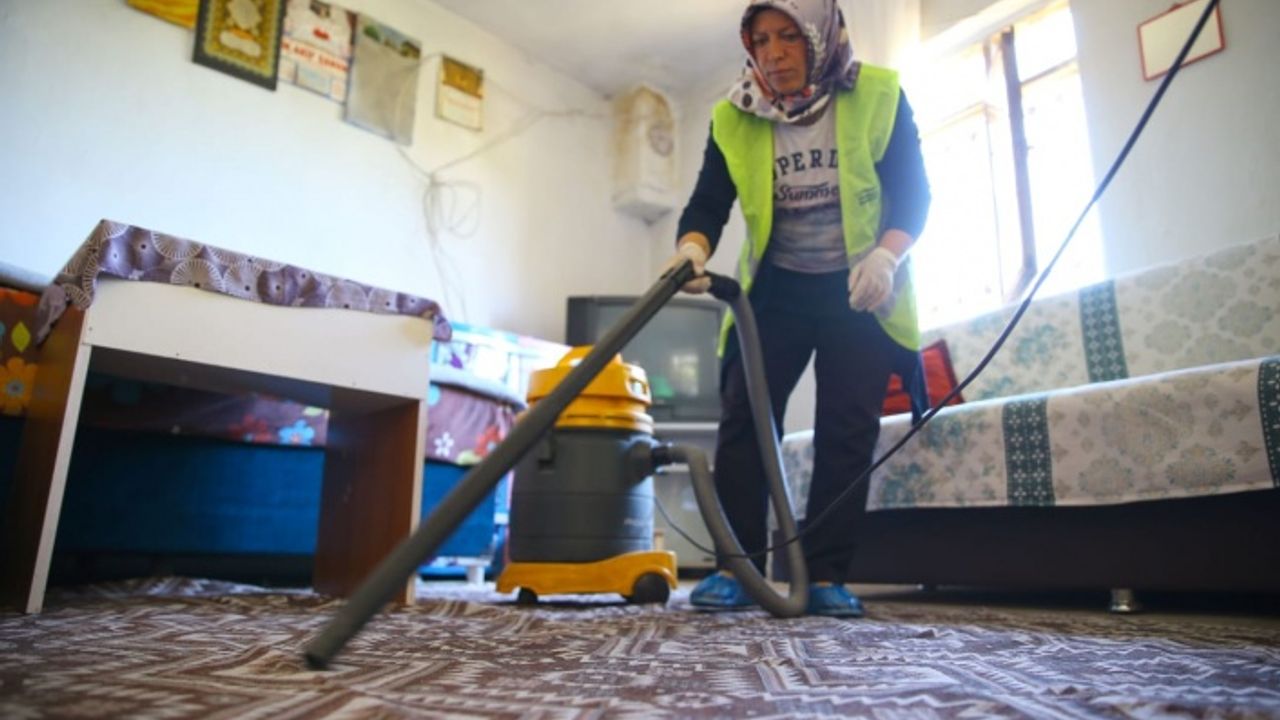 “Sevgi Timi” depremlerin merkez üssü “ulu çınarları” yalnız bırakmıyor