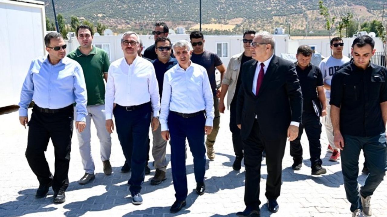 Güngör; “Pazarcık’ta kalıcı konutlar hızla yükseliyor”