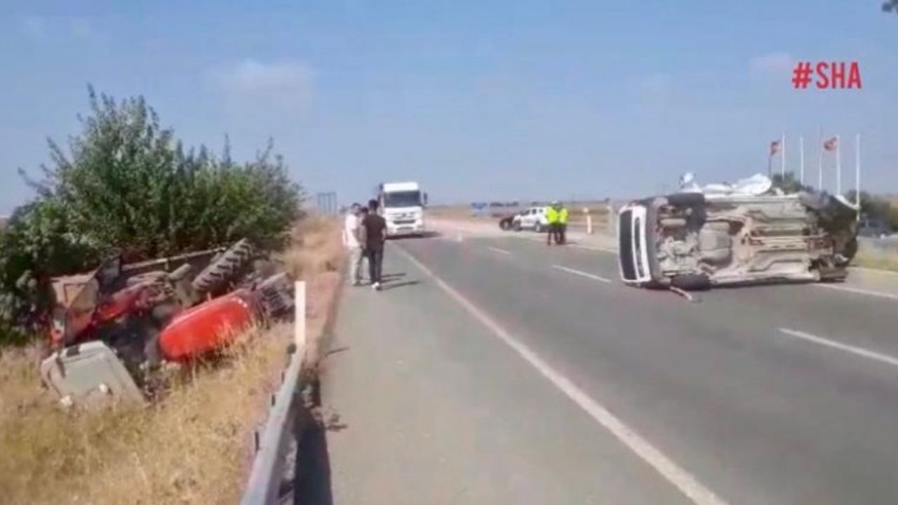Hafif ticari araç traktöre çarptı 2 kişi yaralandı