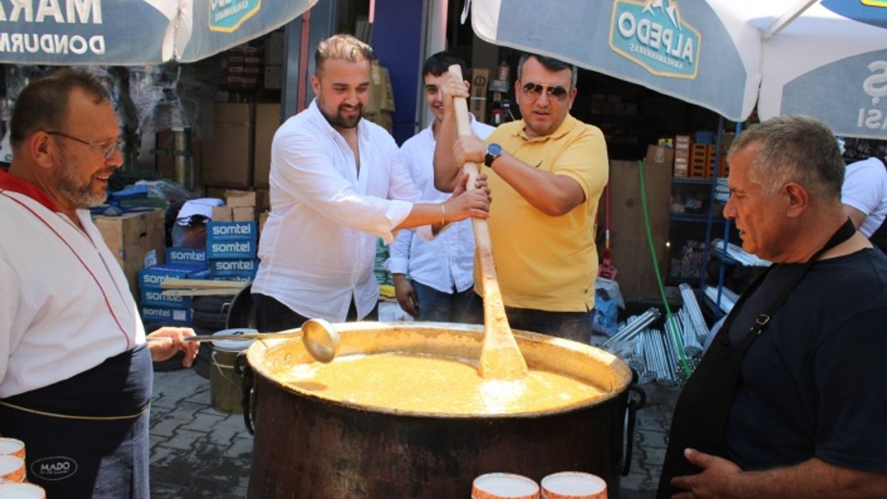 Kaptanoğlu Civata aşure geleneği devam ettirdi..