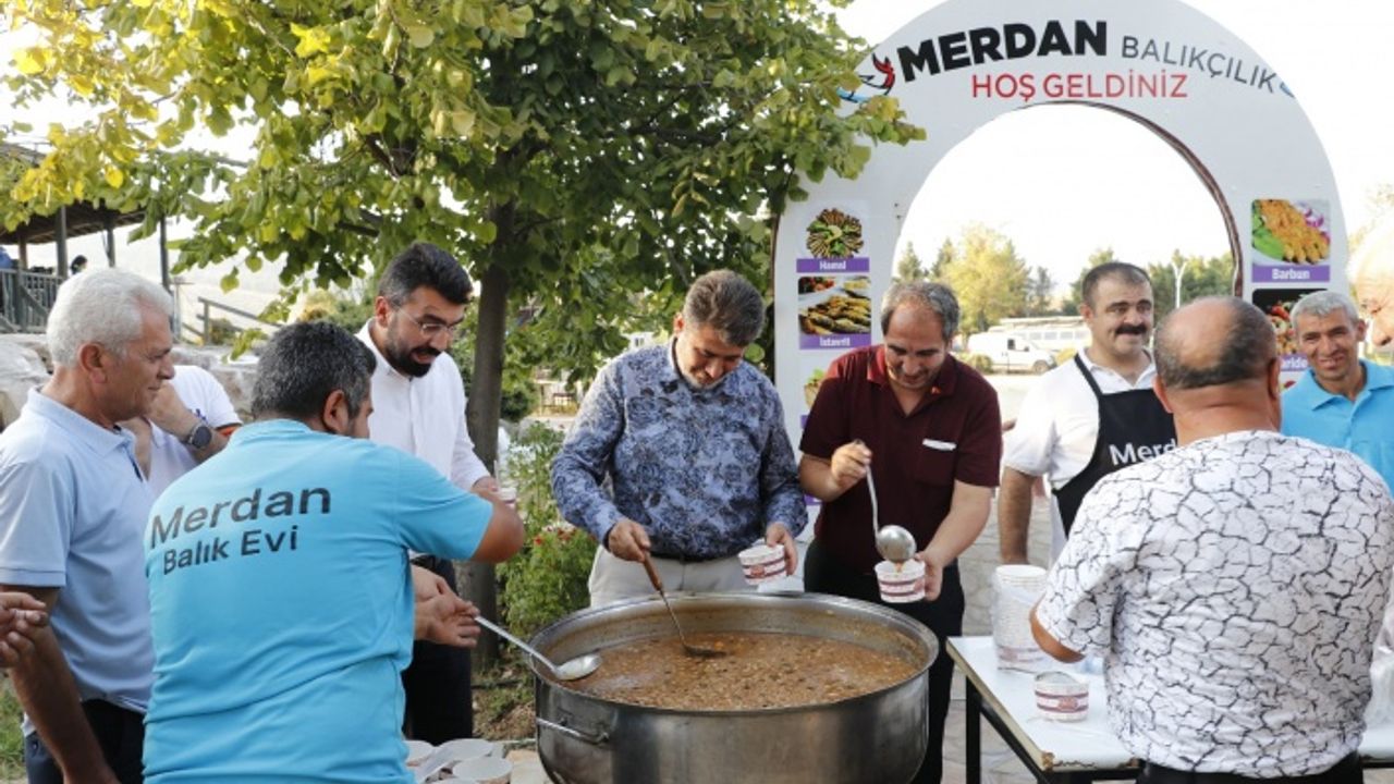 Merdan Balıkçılık’tan bin kişilik aşure ikramı