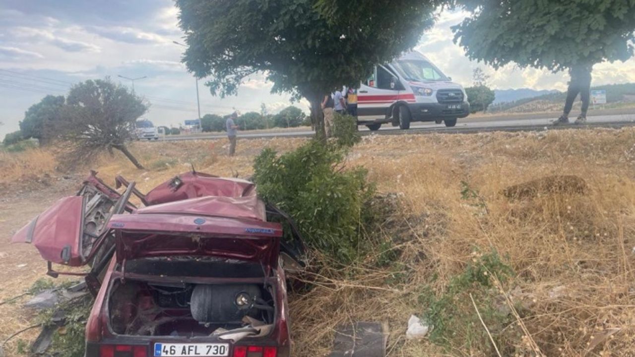 Şarampole devrilen otomobildeki 3 kişi yaralandı