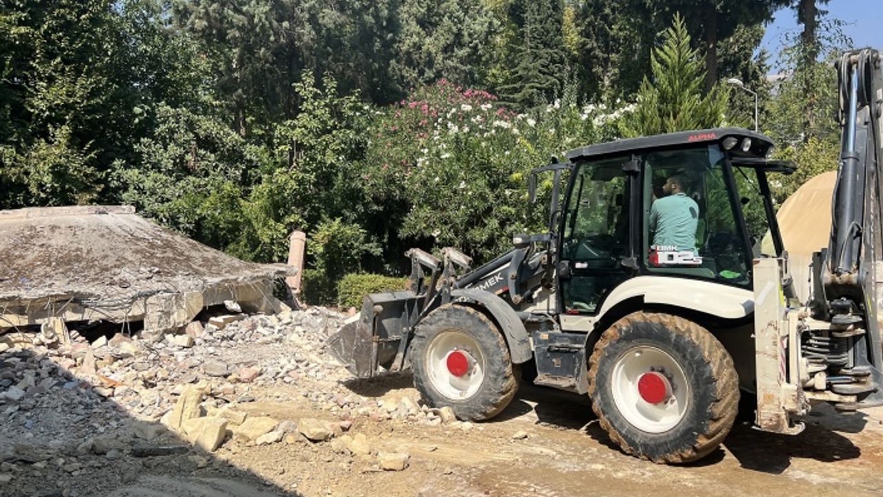 Büyükşehir, inşaat atıkları ve enkaz kalıntılarını temizliyor