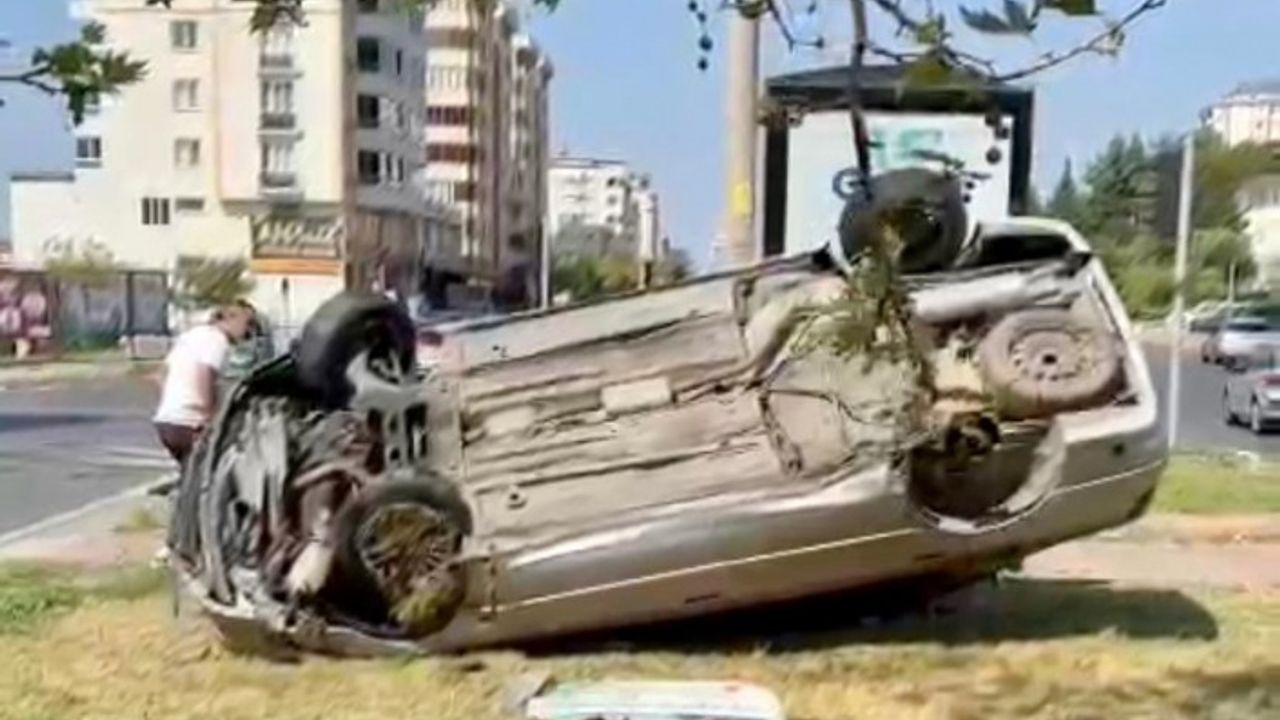 Direksiyon hakimiyeti kaybolan araç takla attı: 1 yaralı