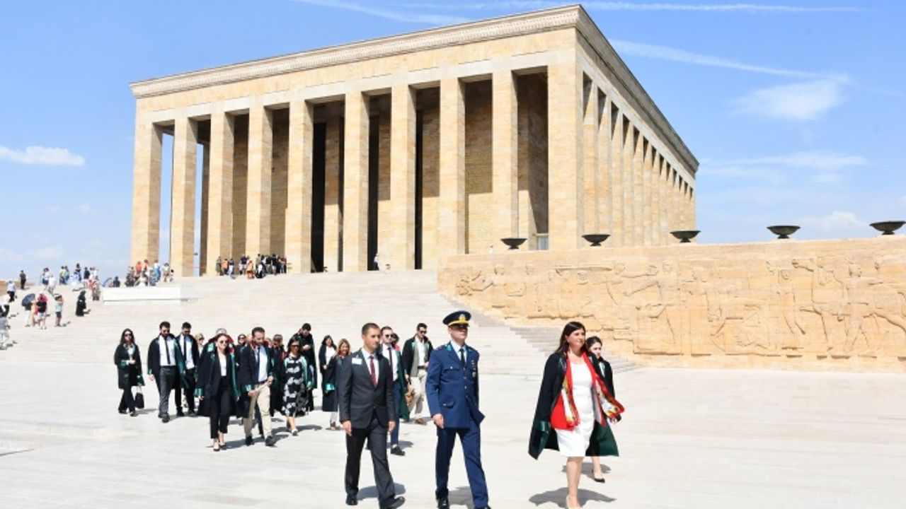 Önce Avukat Grubu, Anıtkabir’de Atatürk’ün huzurunda!