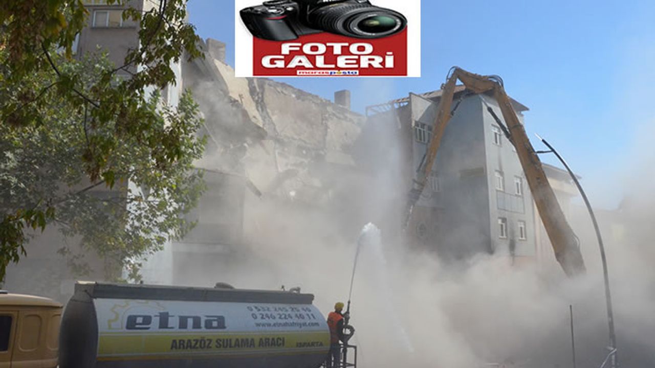 Ağır hasarlı binalardaki yıkım çalışmaları sürüyor