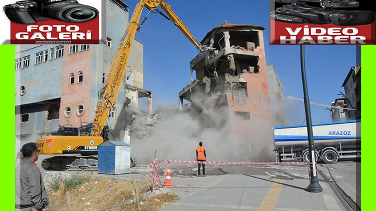 Ağır hasarlı binaların kontrollü yıkımı devam ediyor