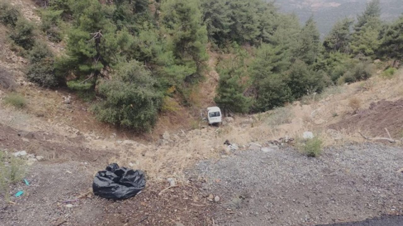 Araç 40 metrelik uçuruma yuvarlandı: 3 yaralı