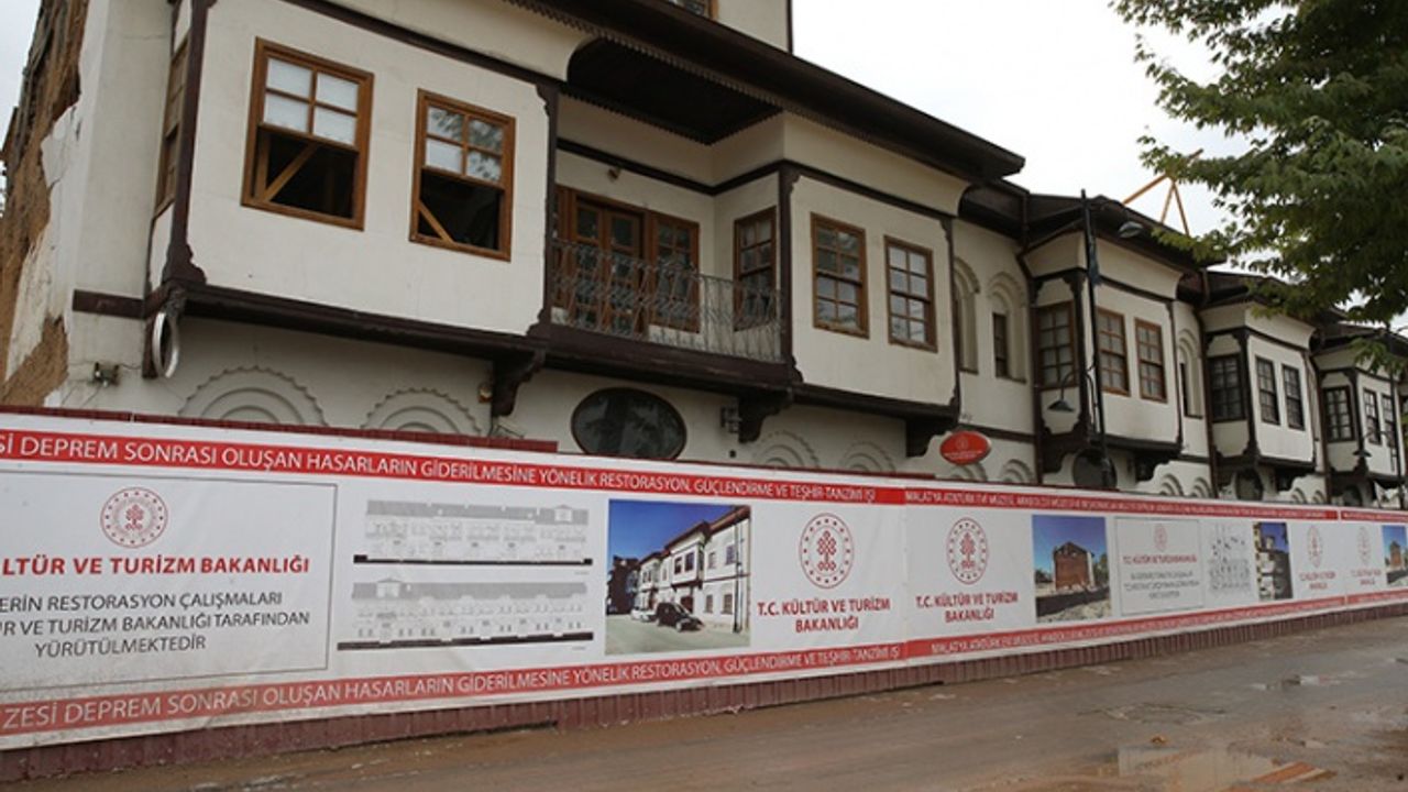 Depremlerde hasar gören tescilli kültür varlıklarının restorasyonu sürüyor
