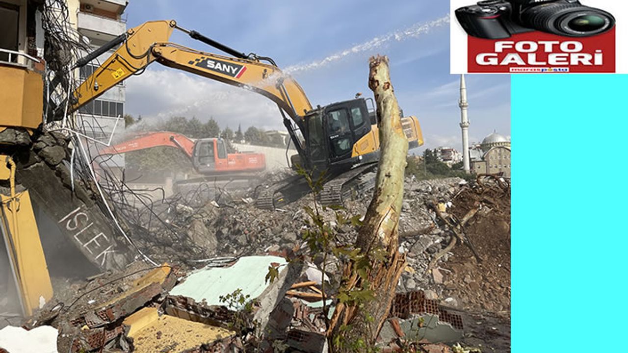 Kahramanmaraş’ta ağır hasarlı binaların yıkımı sürüyor