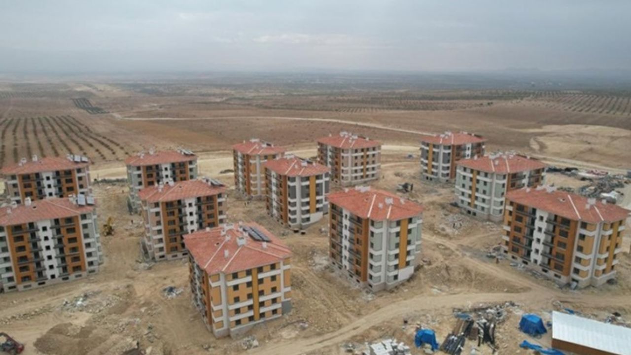 Şanlıurfa'da deprem konutlarının inşası sürüyor