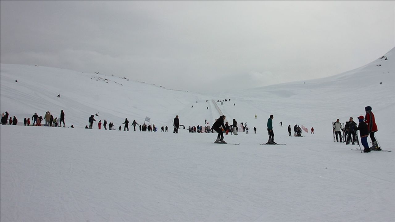 En fazla kar kalınlığı 192 santimetreyle Hakkari'de ölçüldü
