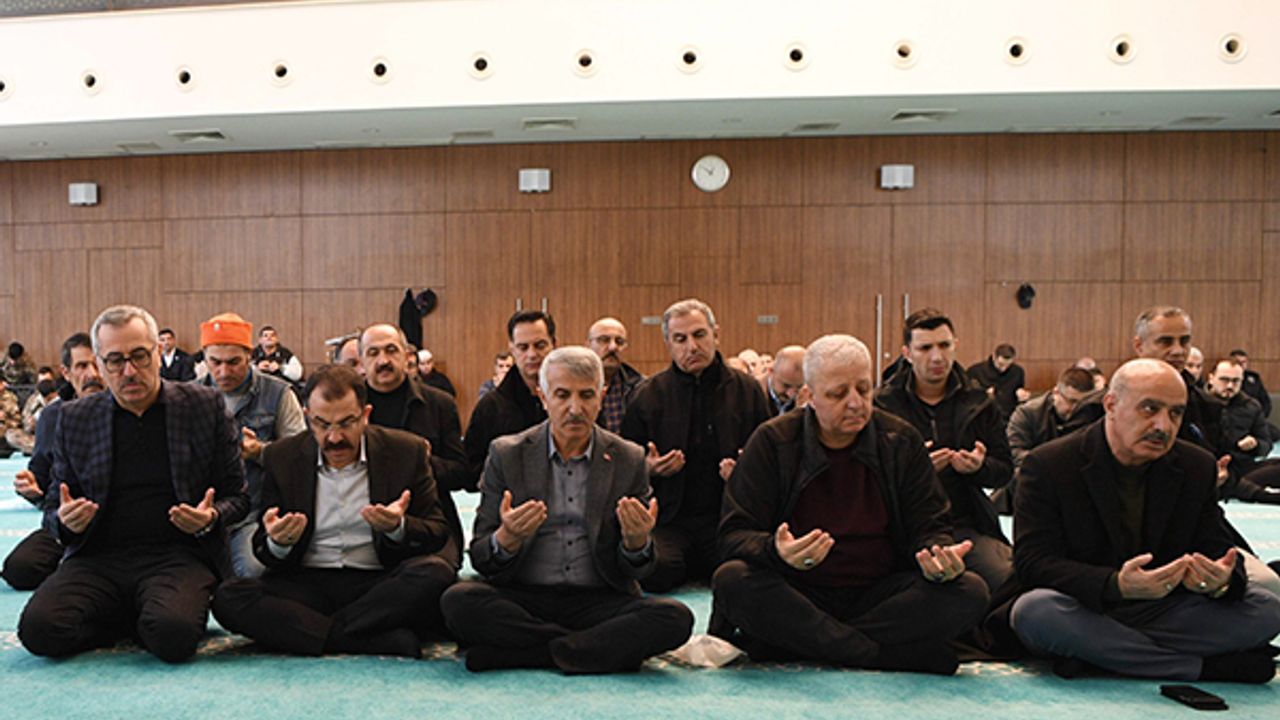 Depremde hayatını kaybeden vatandaşlar dualarla yâd edildi