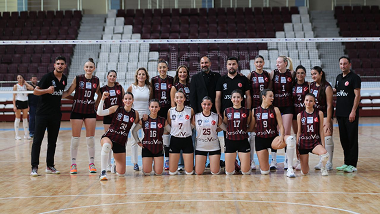 arsaVev, Voleybol Spor Kulübü sporcularıyla bir araya geldi