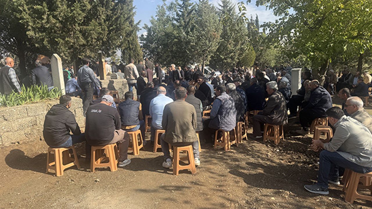 Eski Eşi Tarafından Öldürülen Kadın İle Annesinin Cenazeleri Defnedildi