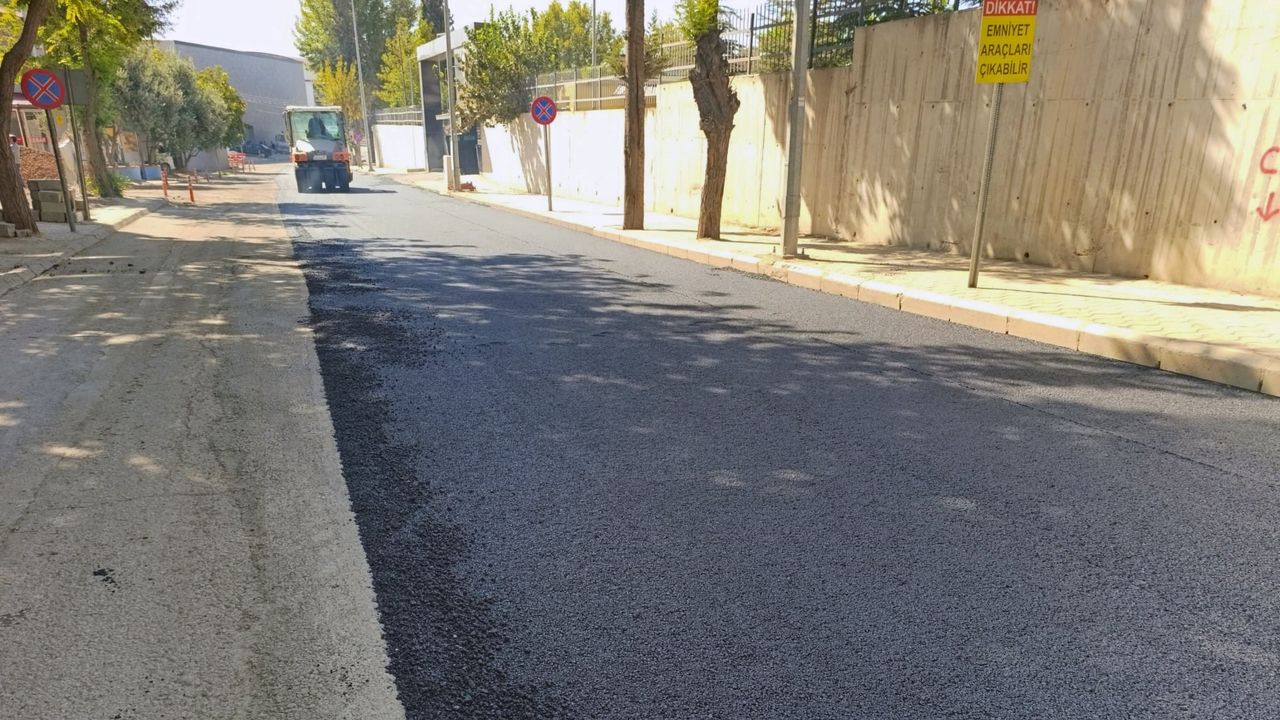 Büyükşehir, Yolları Bir Bir Sıcak Asfaltla Buluşturuyor
