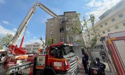 Yangın çıkan binada mahsur kalan anne ve kızı balkondan kurtarıldı