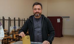 Elbistan Belediye Başkanı Mehmet  Gürbüz, oyunu kullandı