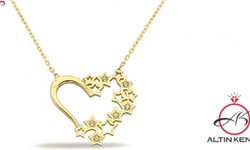 Sevgilinizi şımartmanın en romantik yolu: Altın kolye hediyesi