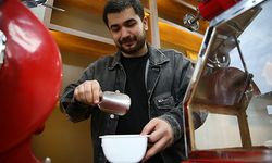 Ağabeyiyle oluşturduğu kahve markasını prefabrik çarşıda yaşatıyor