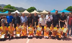 Karadere Harmancık Ortaokulu Kız Voleybol Takımı Şampiyon oldu!