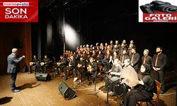 Türk Halk Müziği Korosu söyledi, müzikseverler eşlik etti