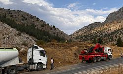 Yolda makas atan tır nedeniyle kara yolu 2,5 saat ulaşıma kapandı