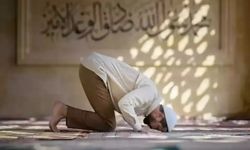 Kerâhat vakitlerinde namaz kılmanın hikmeti nedir?