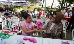 Anneler ve Çocukları Çiçek Yapım Atölyesinde