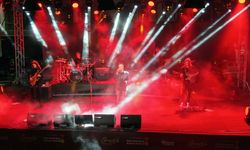Gençlik Coşkusu Emre Aydın Konseriyle Zirveye Ulaştı