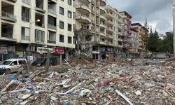 Enkazdan çıkan altınları zimmetine geçiren sanık hakkında dava açıldı