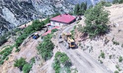 Büyükşehir Ekinözü Grup Yollarında Çalışıyor