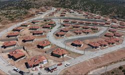 Yapımı Tamamlanan 89 Köy Evi Depremzedelere Teslim Edildi