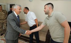 Vali Ünlüer’den Dış Güvenlik Yaralısı Ahmet Can Yoksul’a Ziyaret