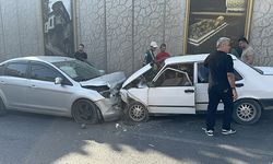 İki Otomobilin Çarpıştığı Kazada 3 Kişi Yaralandı