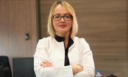 "Kırmızı göz" riskine karşı deniz ve havuzda UV korumalı gözlük önerisi