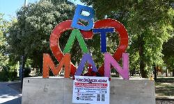 Türkiye'yi gezen "Örümcek Adam" Batman'da