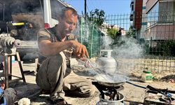 Kalaycılığı yaşatmak için şehir şehir dolaşıyorlar