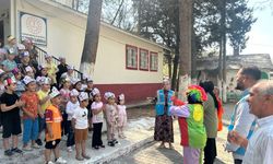 AK Parti Kadın ve Gençlik Kollarından Miniklere Tatlı Sürpriz