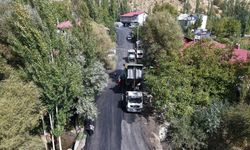 Büyükşehir’den Çağlayancerit Kırsalında Asfalt Atağı
