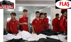 Depremzede kadınlar, genç futbolcular için forma dikiyor