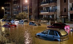 Bergama ilçesinde sağanak hayatı olumsuz etkiledi