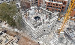 Depremlerle yıkılan cami güçlendirilmiş yapısıyla yeniden yükseliyor