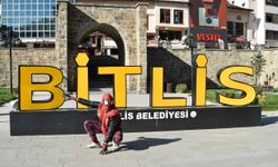 Türkiye'yi gezen "Örümcek Adam" Bitlis'te